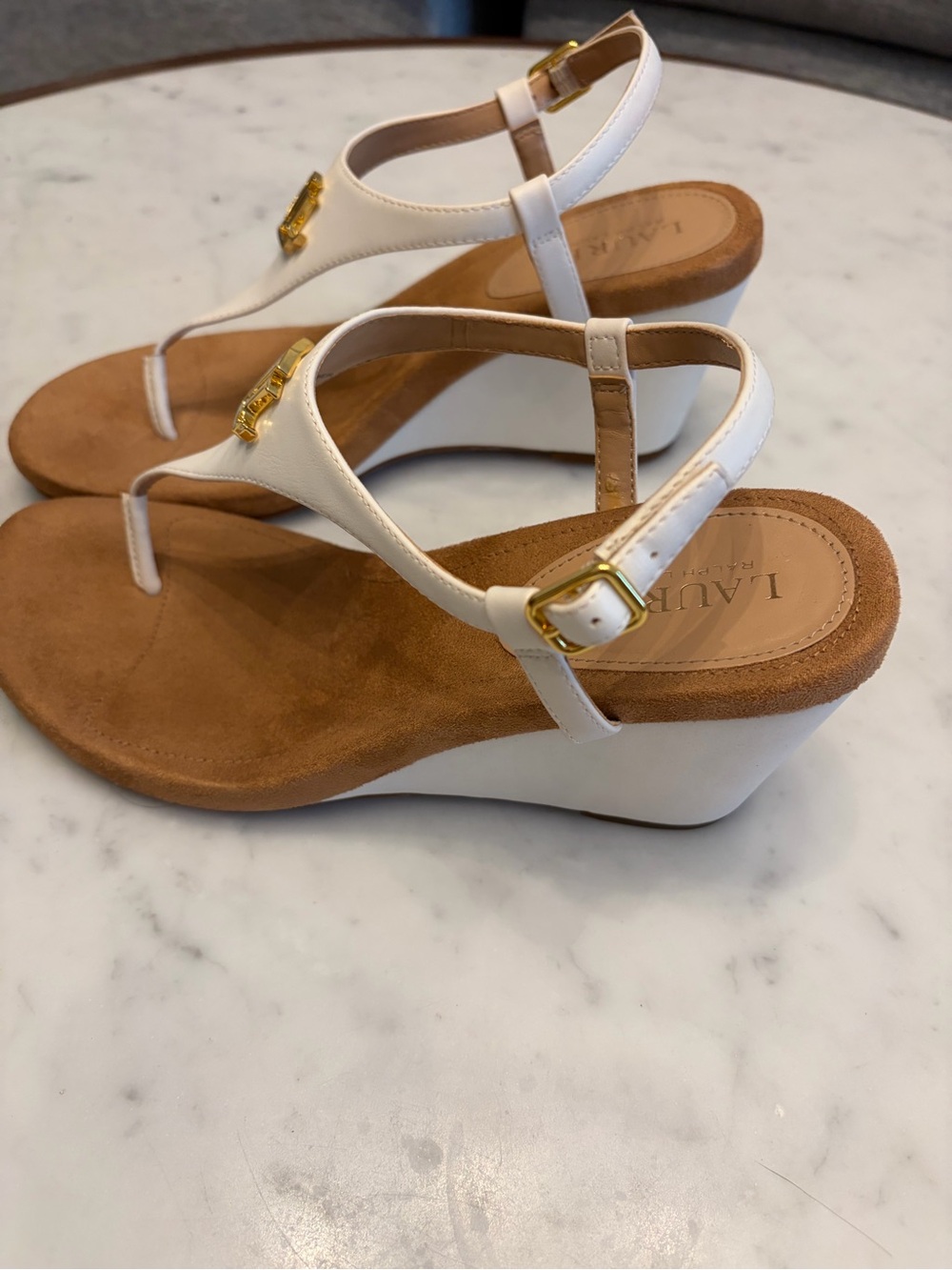 Ralph Lauren NEW Jeannie White Wedge Sandals T-Strap Thong Logo Sz 8.5 Resort - Picture 4 of 12